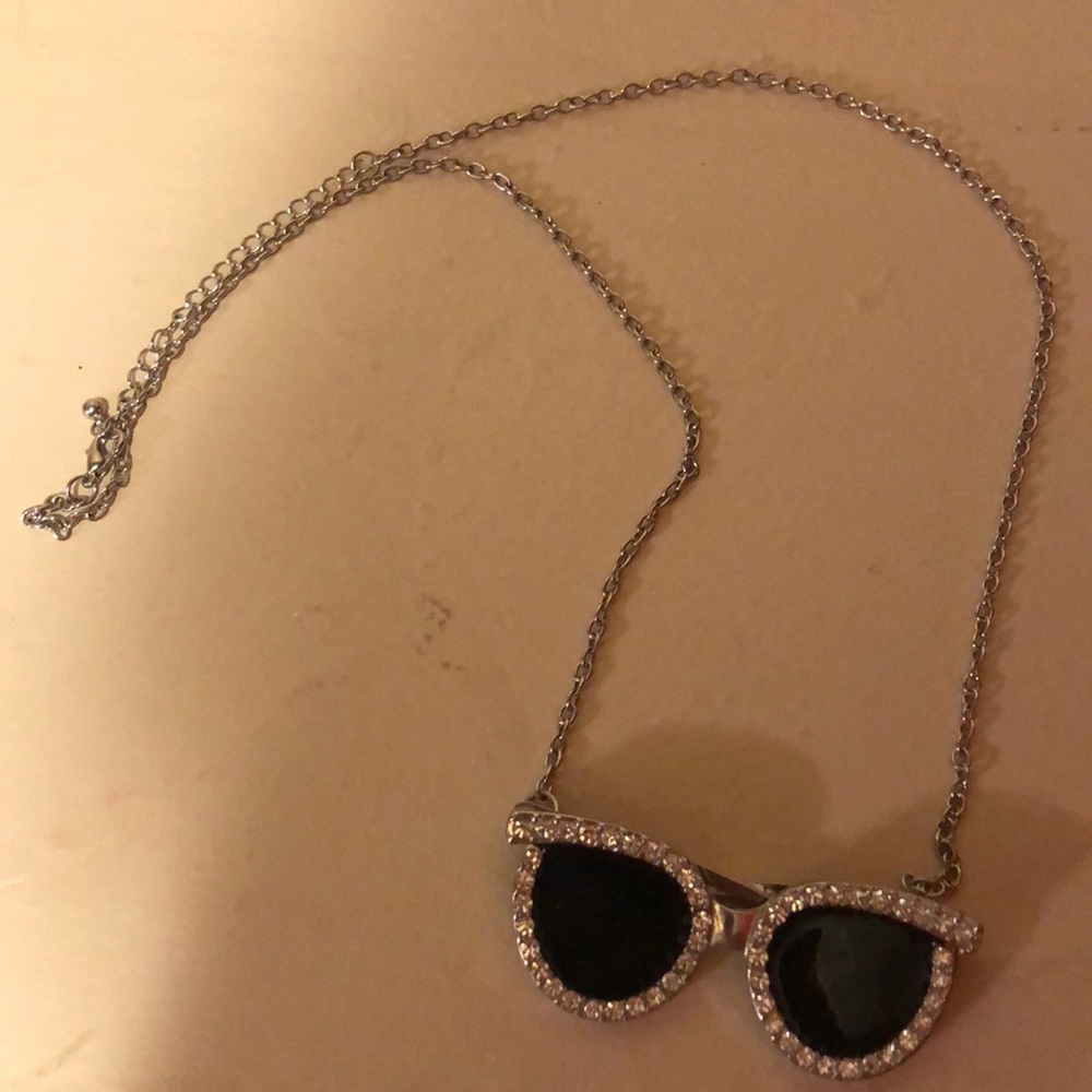 Mini sunglasses necklace
